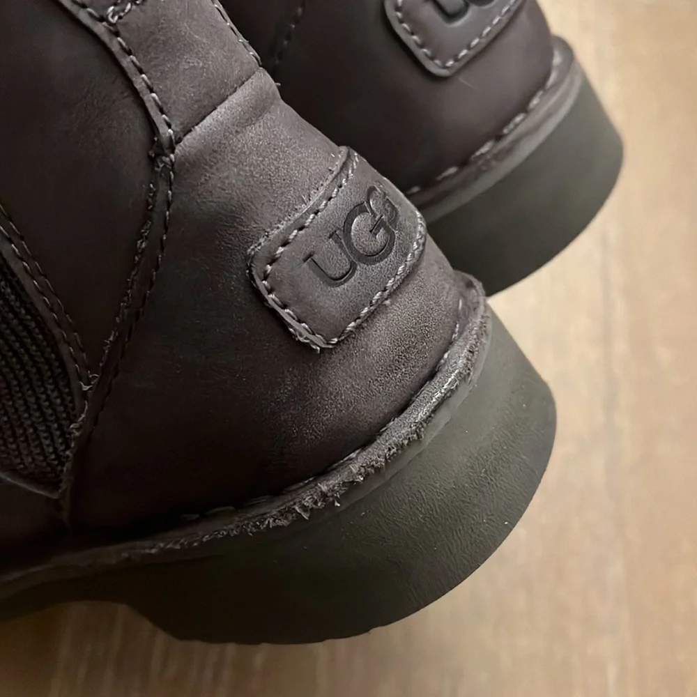 UGG Larra Water Resistant Nubuck Leather Women's Charcoal Boots size 5.5